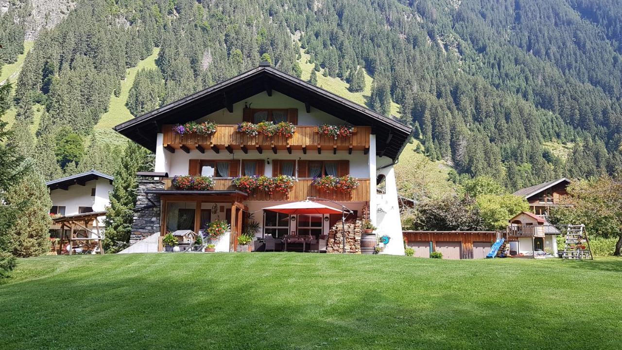 Haus Hubertus - Gaestehaus Sahler Partenen Exterior photo
